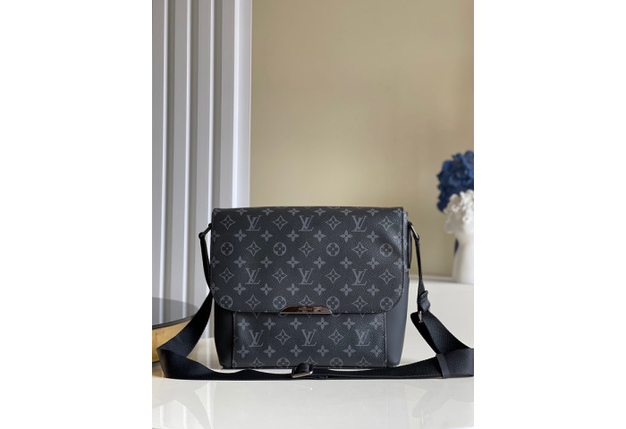 L1VV MESSENGER BAG-26 x 20 x 7 cm