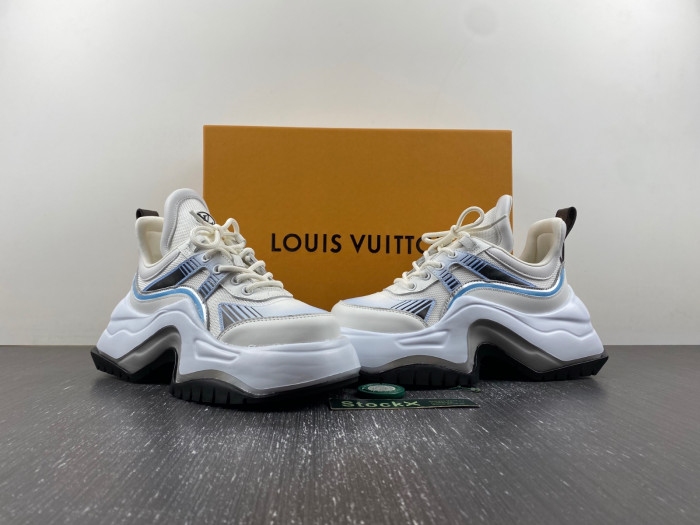 l1vv archlight sneaker