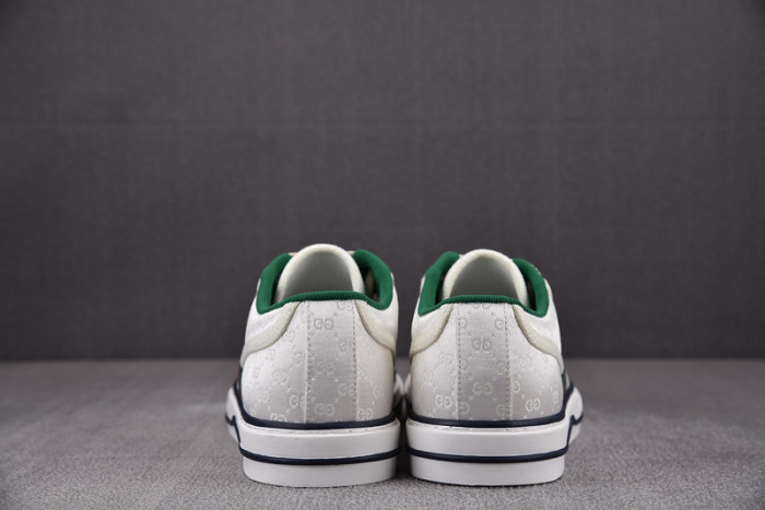 gu low top sneaker