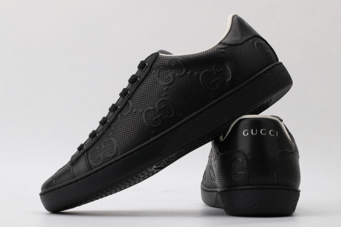 gu low top sneaker