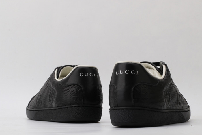gu low top sneaker