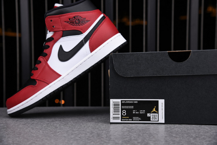 air jordan 1 mid chicago toe 554724-069
