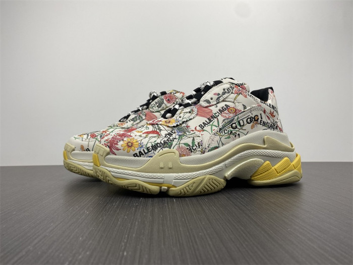gu x balen the hacker project triple s flora print (w) 677195 ul110 8461