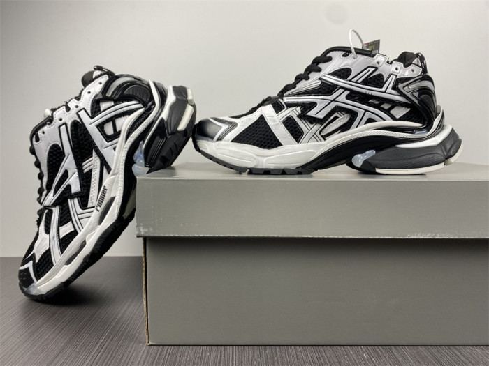 balen black & white runner sneakers 677402 w3rb2 9010