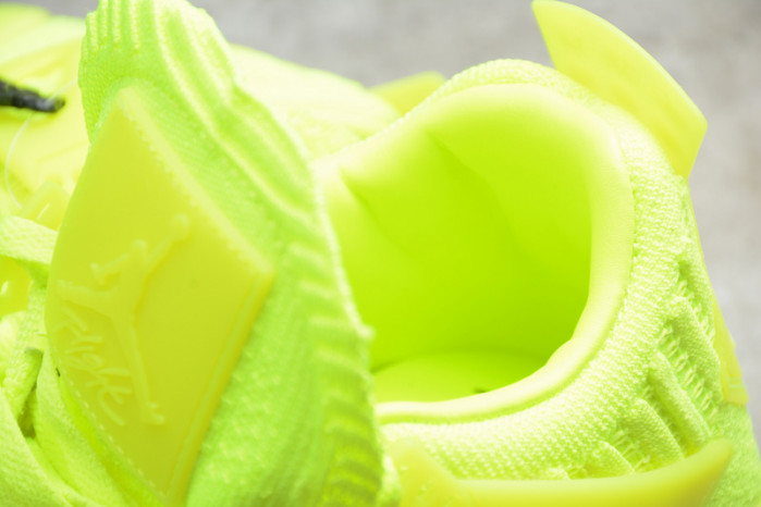 air jordan 4 retro flyknit volt aq3559-700