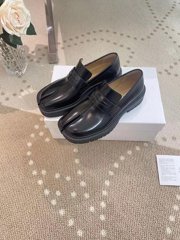 ma*s*n Ma*i*la loafer shoes