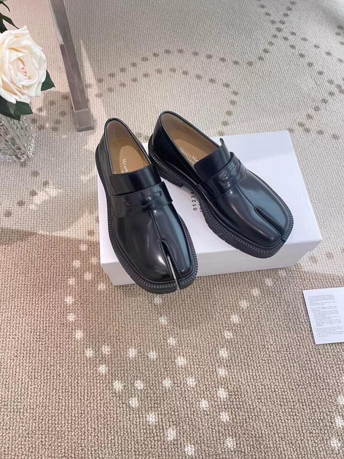 ma*s*n Ma*i*la loafer shoes