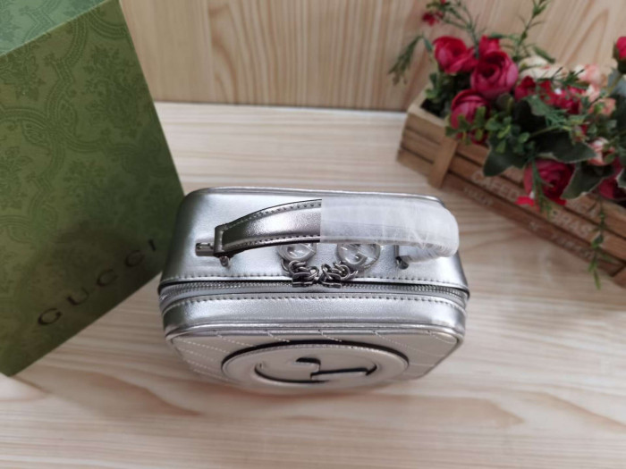 G*u*i1 bag-17*15*9cm