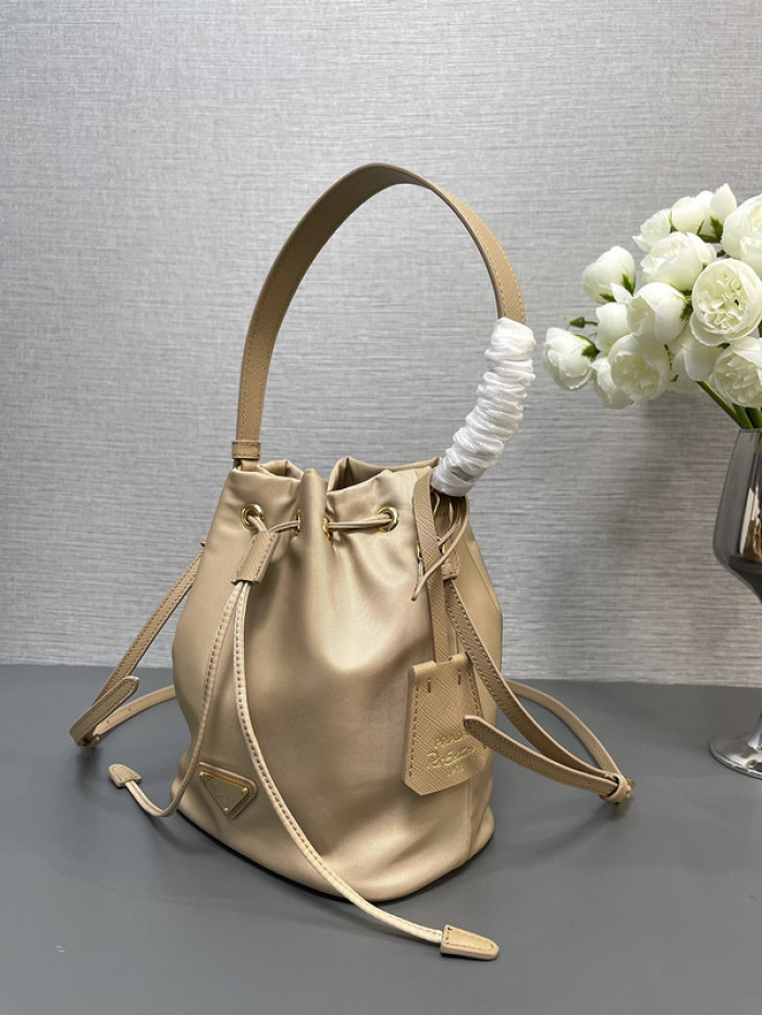 Prad* Bag-15.5*19.5*10cm