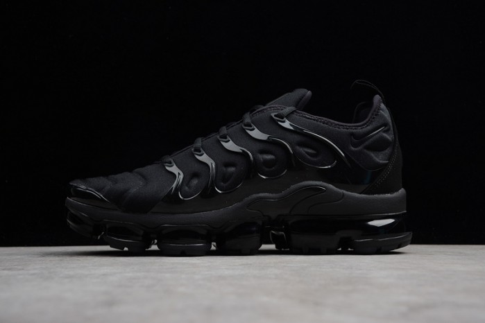 nike air vapormax plus triple black | 924453-004