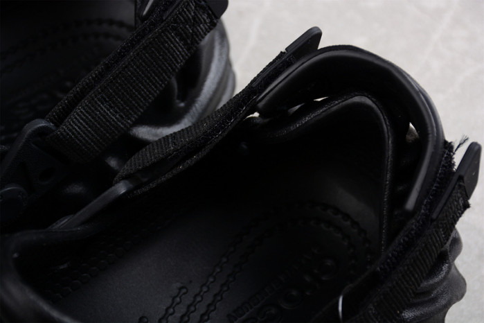 Cr*0*s x salehe bembury black