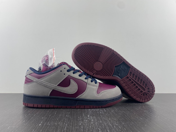nike sb dunk low atmosphere grey true berry bq6817-001