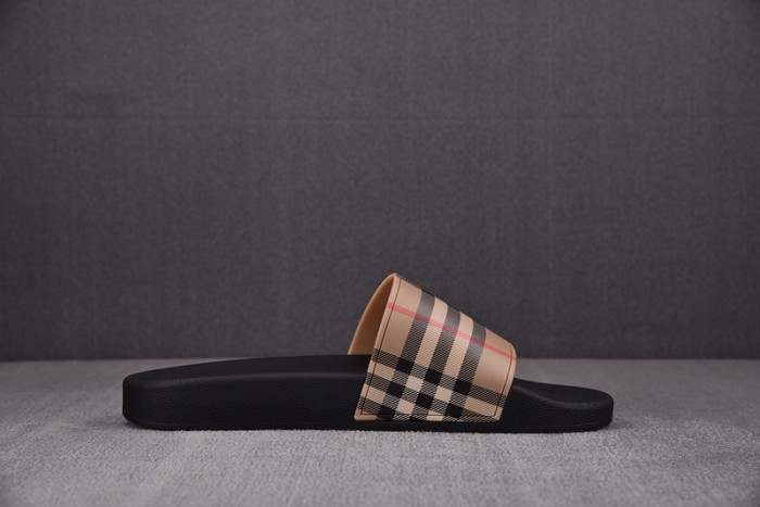 bur*berry slide