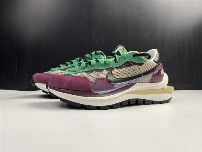 sacai x nike regasus vaporrly sp beige purplish red grass green bv0073-102