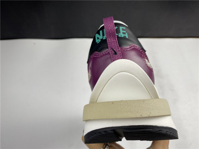 sacai x nike regasus vaporrly sp beige purplish red grass green bv0073-102