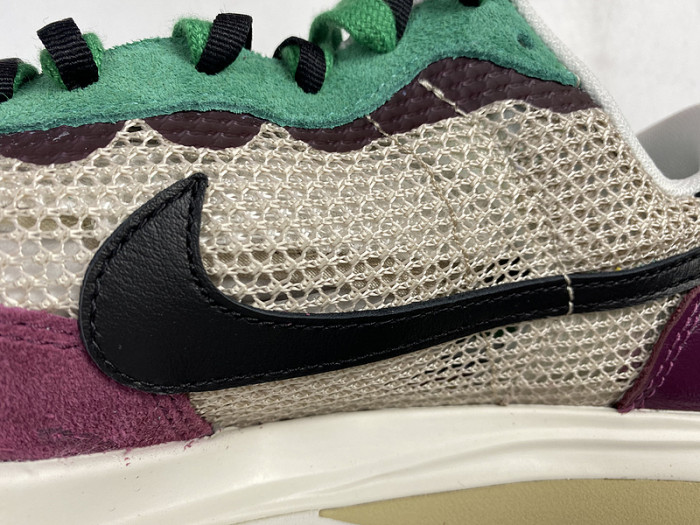 sacai x nike regasus vaporrly sp beige purplish red grass green bv0073-102