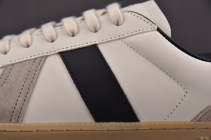 D1OR B01 Sneakers