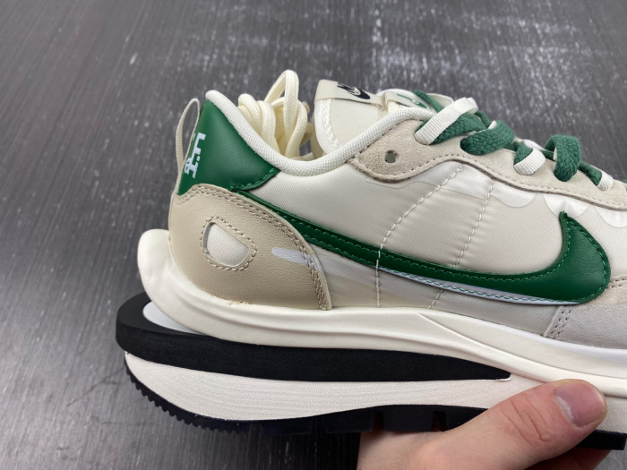 nike sacai x vaporwaffle green white dd1875-102