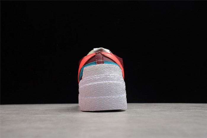 nike blazer low sacai kaws red dm7901-600