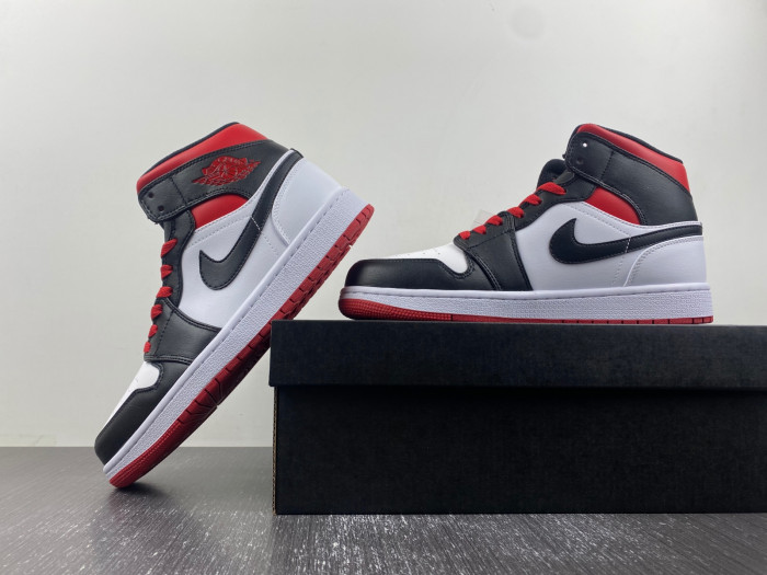 air jordan 1 mid gym red black toe dq8426-106