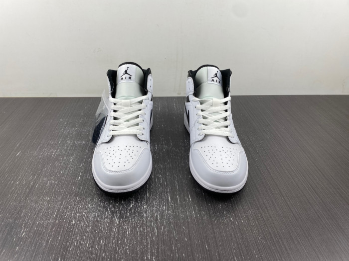 air jordan 1 mid reverse panda dq8426-132