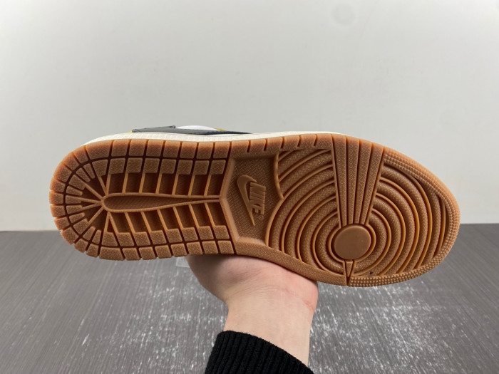 Travis Scott x Air Jordan 1 Low OG TSDZ4137-700