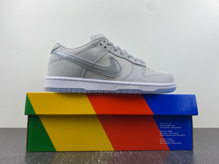 nike sb dunk low white lobster (friends and family) fd8776-100