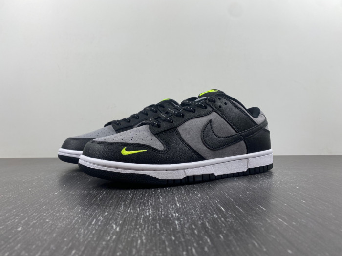 nike dunk low ''black grey green strike'' fq2205-001