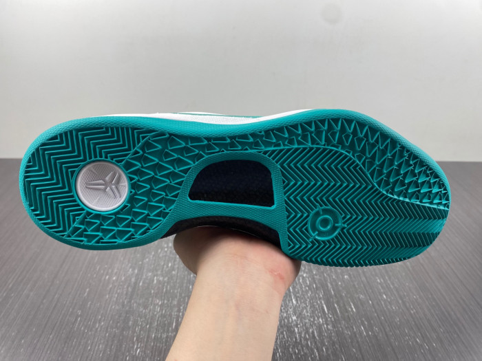 nike kobe 8 protro ‘radiant emerald’ fq3549-101