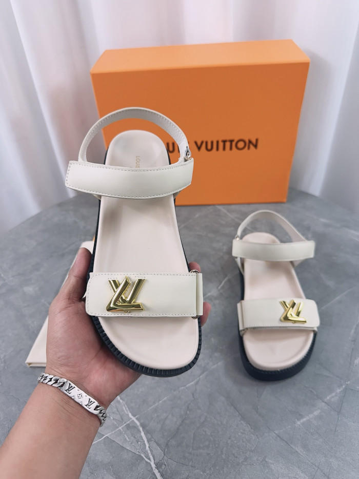 L1VV Flat Sandals