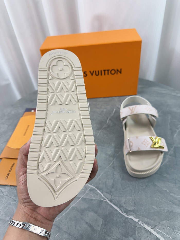 L1VV Flat Sandals