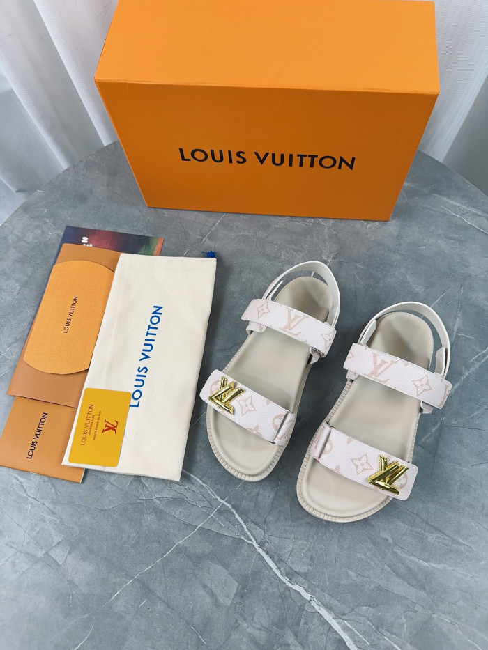 L1VV Flat Sandals