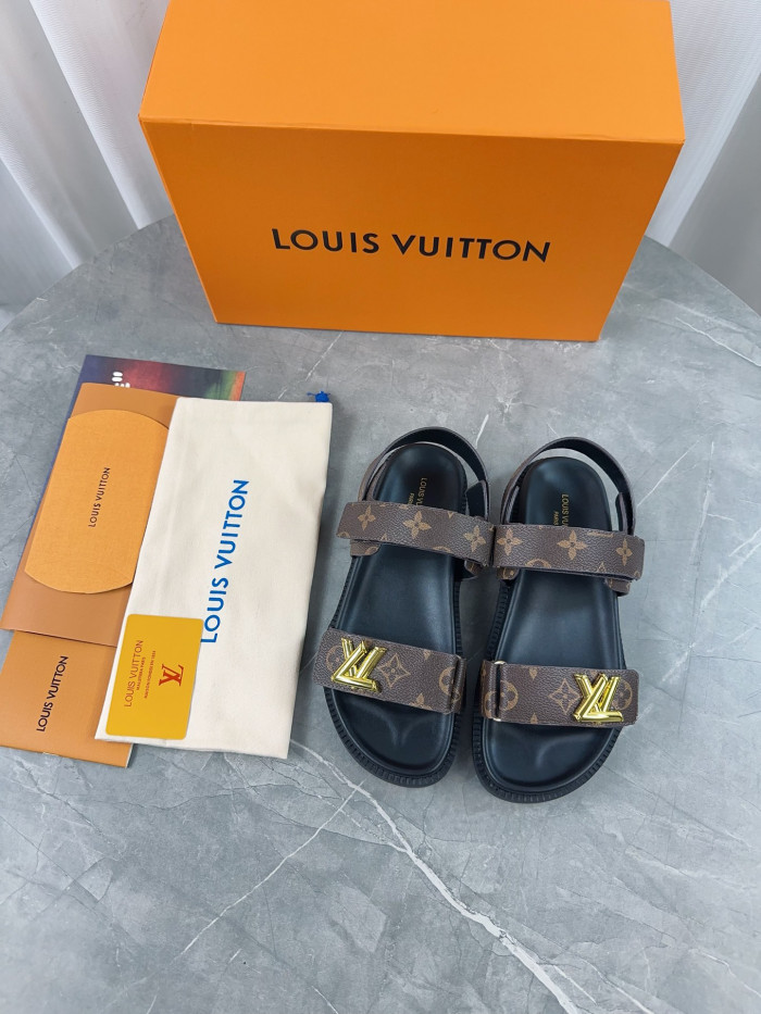 L1VV Flat Sandals