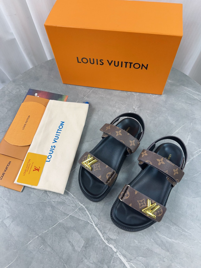 L1VV Flat Sandals