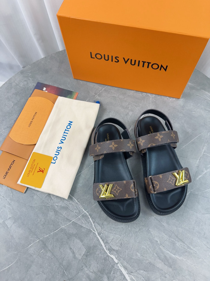 L1VV Flat Sandals