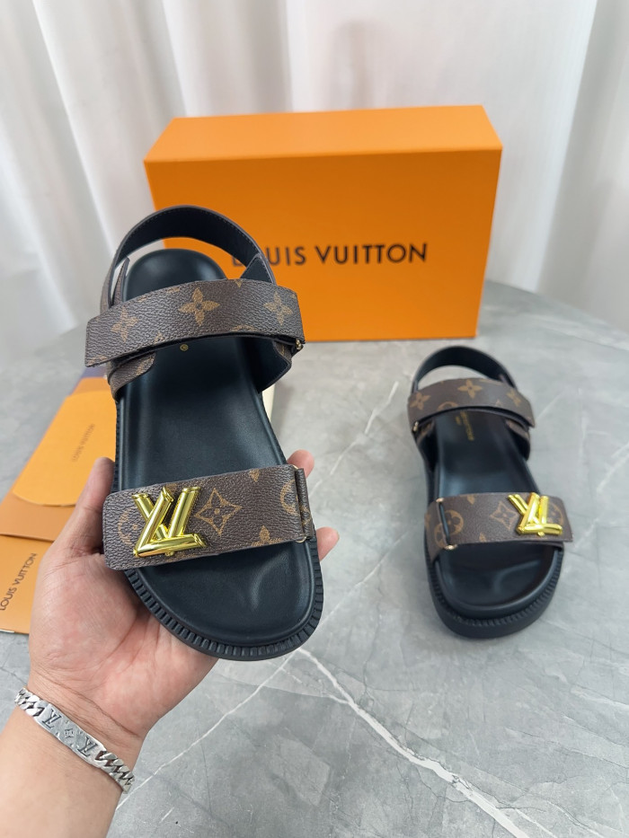 L1VV Flat Sandals