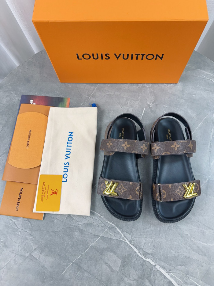 L1VV Flat Sandals