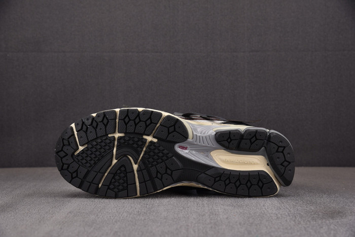 New Balance 1906R brown M1906AR