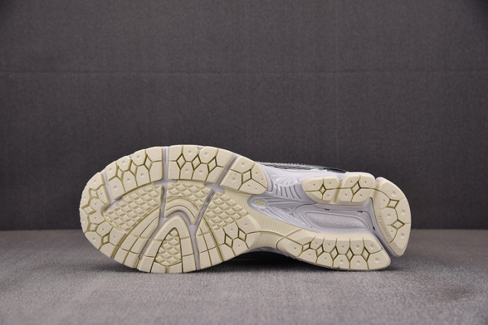 New Balance 1906R The Basement Day Chrome M1906RBT