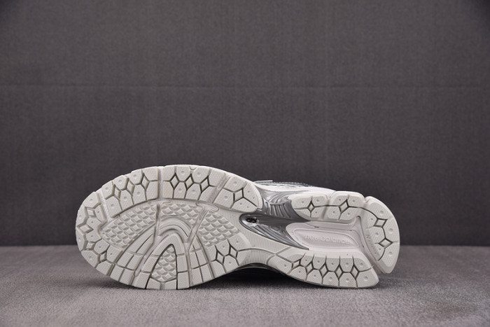 New Balance 1906R Urbancore Silver M1906RCB