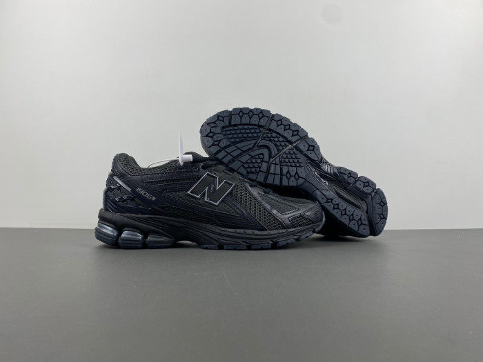 New Balance 1906R Low Black Metallic Silver M1906RJB