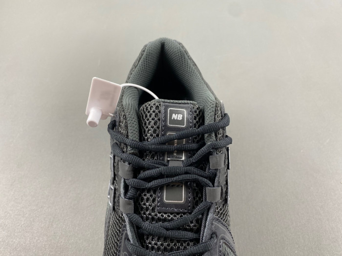 New Balance 1906R Low Black Metallic Silver M1906RJB