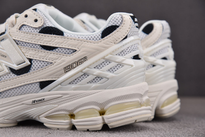 New Balance 1906R Polka Dot Sea Salt M1906RPC