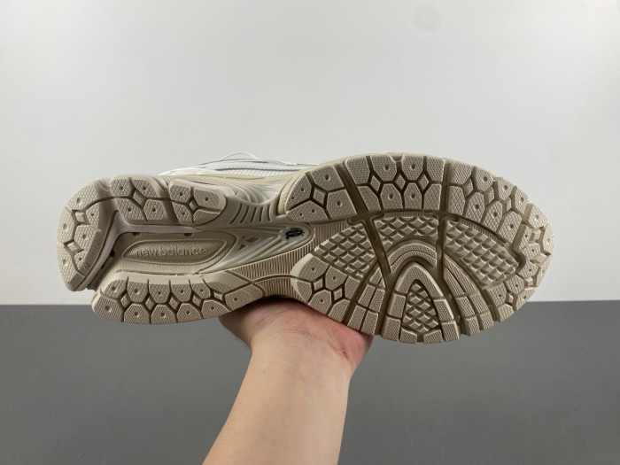 New Balance 1906R White / Black M1906RWW