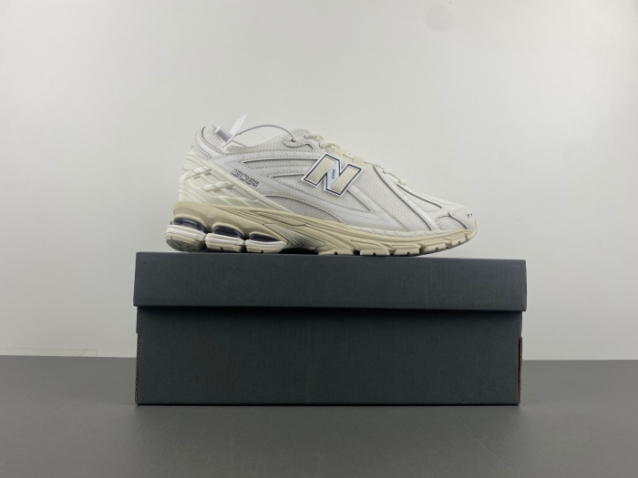 New Balance 1906R White / Black M1906RWW