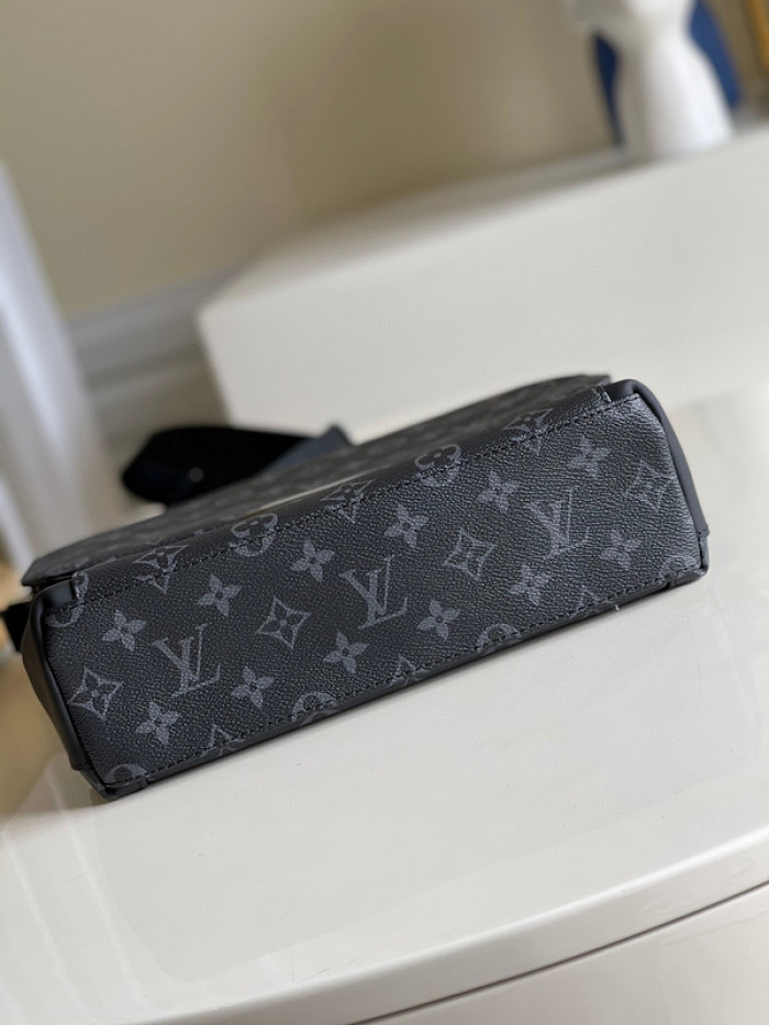 L1VV MESSENGER BAG-26 x 20 x 7 cm