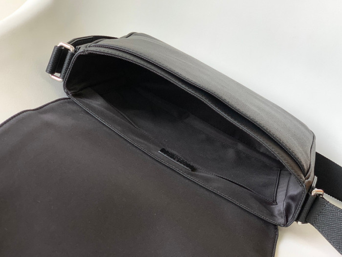 L1VV MESSENGER BAG-25*22*7cm