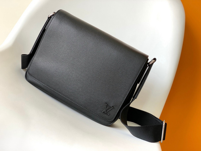 L1VV MESSENGER BAG-25*22*7cm