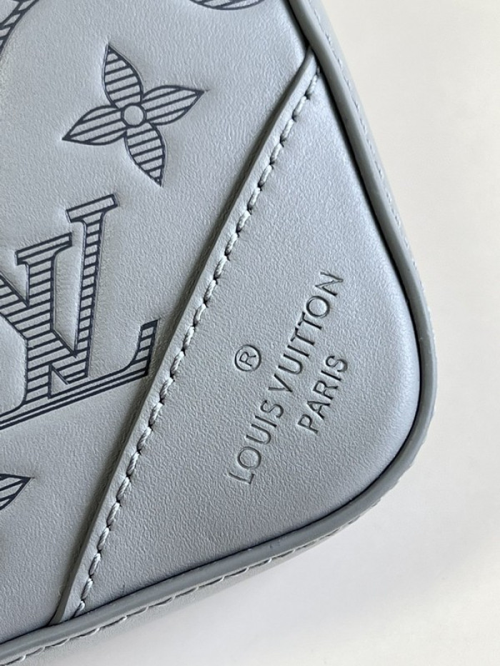 L1VV TRIO MESSENGER BAG-25 x 18.5 x 7cm