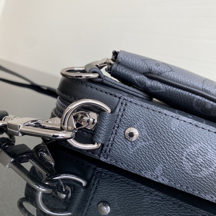 L1VV TRIO MESSENGER BAG-25 x 18.5 x 7 cm